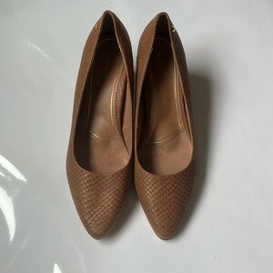 Vionic Madison Mia Brown Tan Snake Scaled 2.5” Heel Women’s Size 10 Neutral